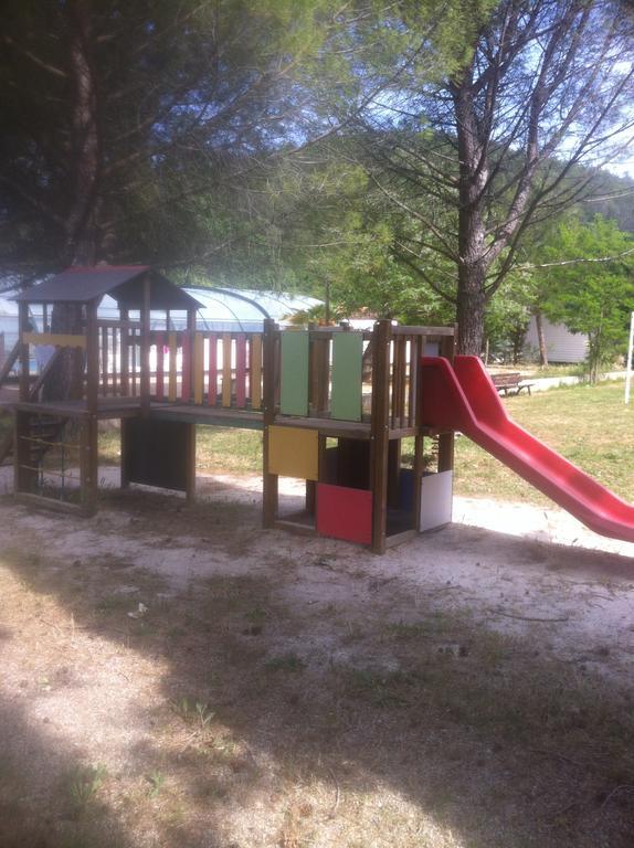 Готель Camping La Vidaresse Sainte-Anastasie-sur-Issole Екстер'єр фото
